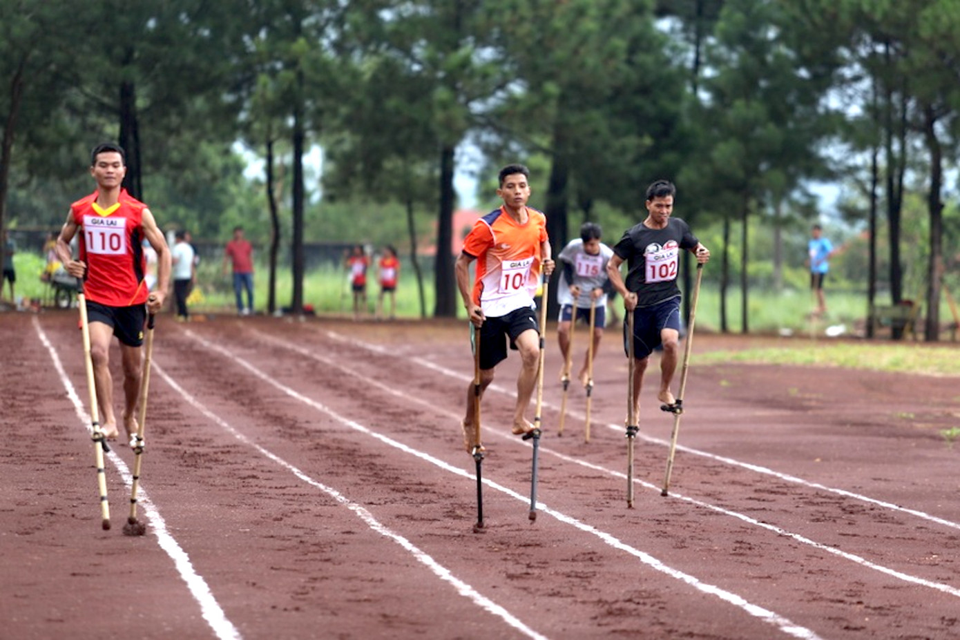 Cà kheo là môn thể thao đòi hỏi vận động viên phải có kỹ năng, thể lực tốt. Ảnh: Văn Ngọc.