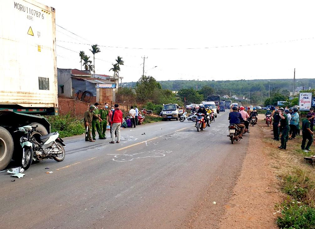 Hiện trường vụ tai nạn. Ảnh: Văn Hoà