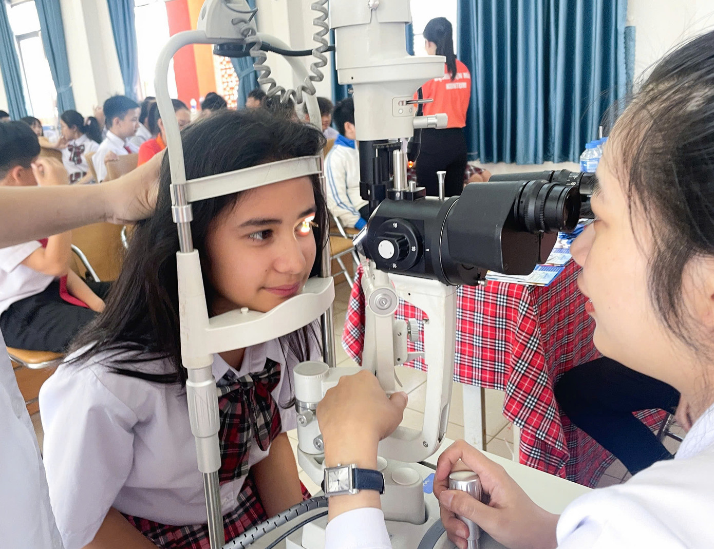 Các y bác sỹ tại Bệnh viện Mắt Quốc tế Sài Gòn - Gia Lai có chuyên môn tốt, được học bài bản