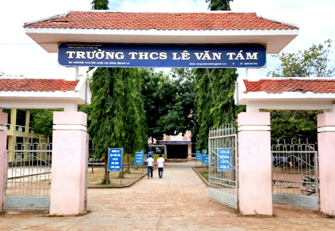 Trường THCS Lê Văn Tám nơi ông Khuê từng làm việc
