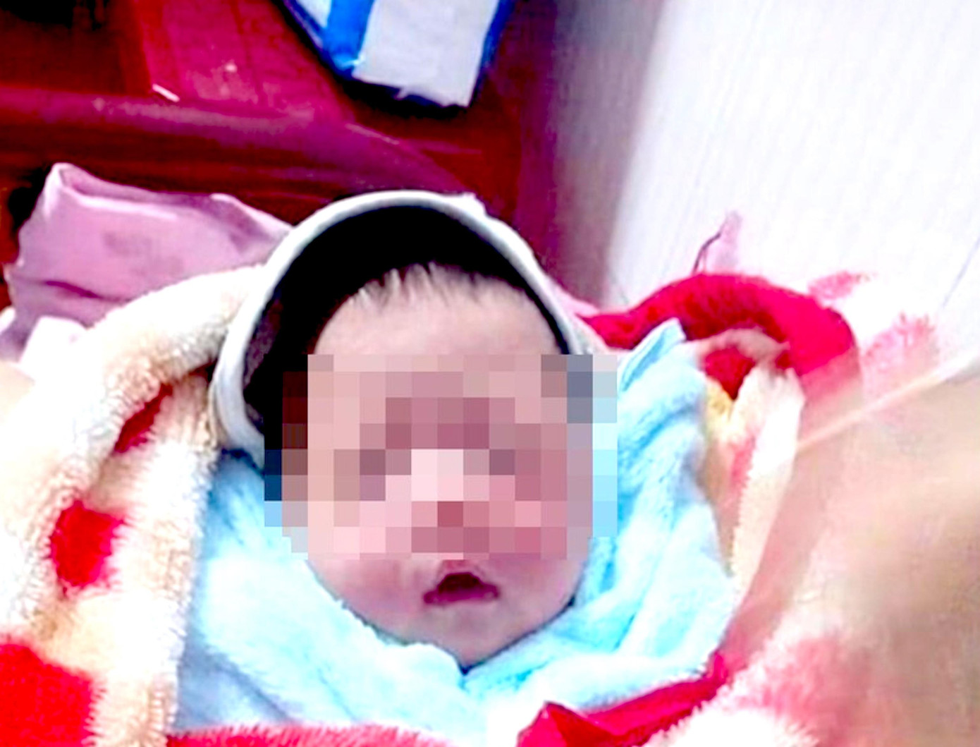 Bé trai sơ sinh nặng 2,9kg