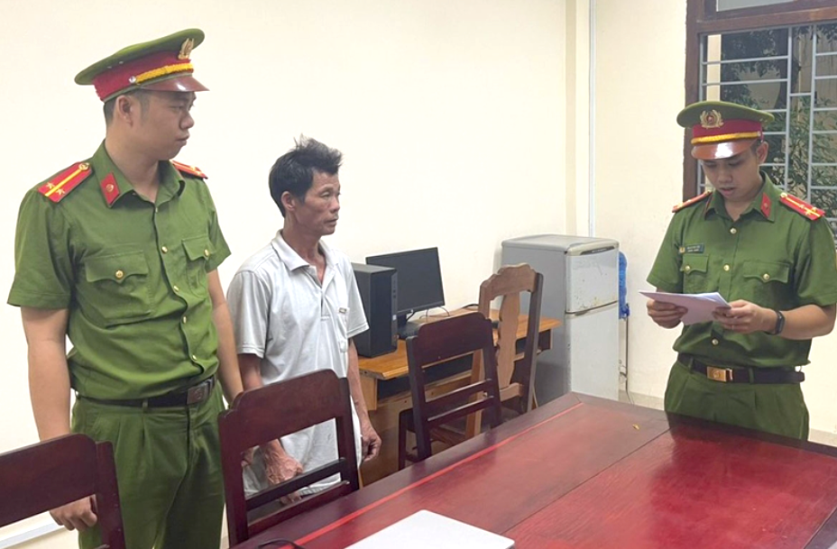 Đối tượng Hoàng Văn Tám tại trụ sở Công an huyện Ia Pa