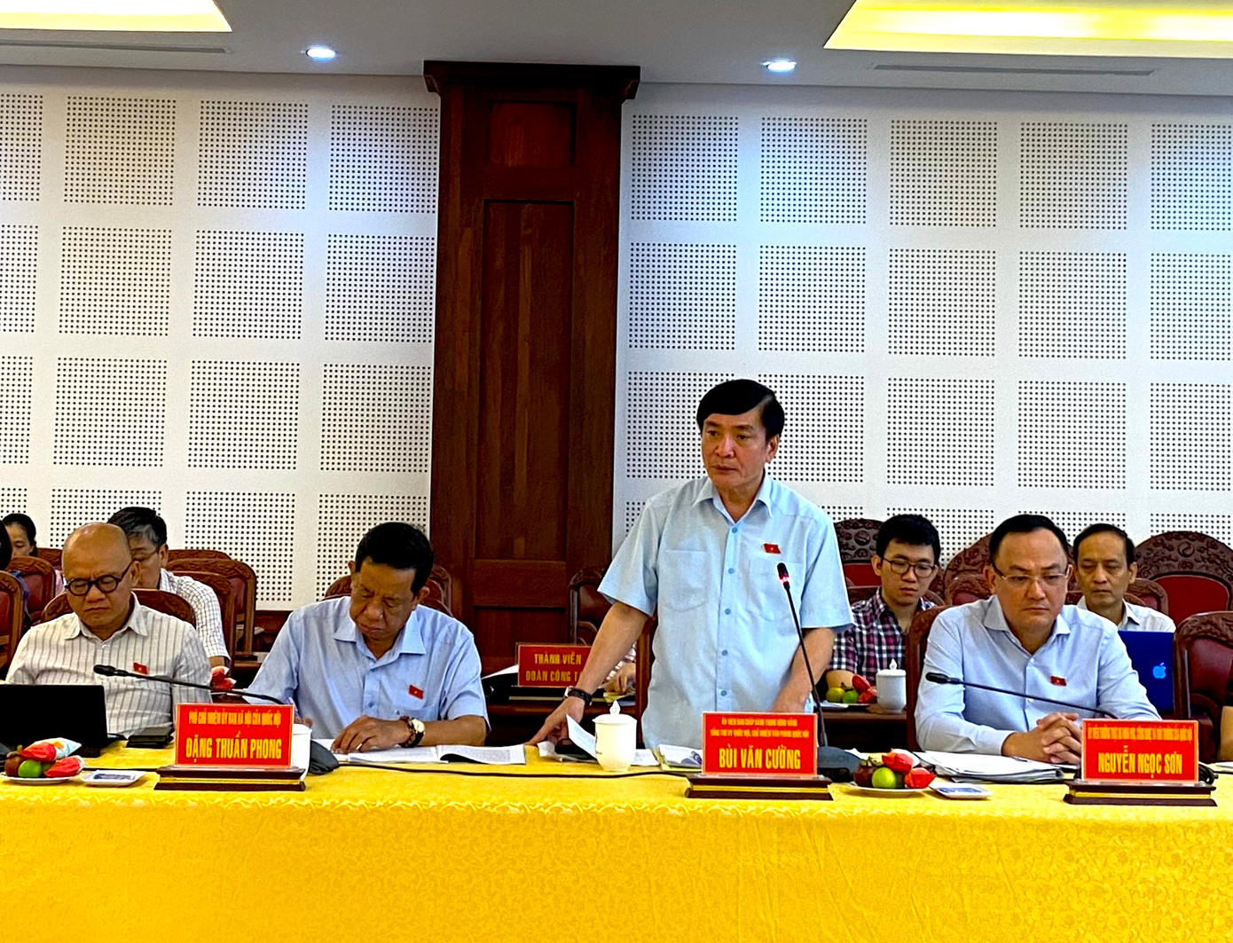 Ông Bùi Văn Cường phát biểu tại buổi làm việc với tỉnh Gia Lai