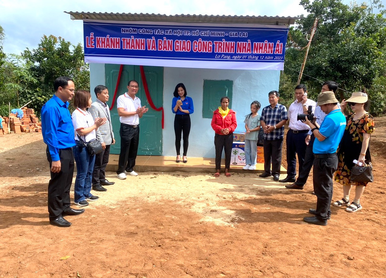 Những chiếc xe đạp, căn nhà là niềm động viên, hỗ trợ rất lớn với các hoàn cảnh thiệt thòi. Những chiếc xe đạp, căn nhà là niềm động viên, hỗ trợ rất lớn với các hoàn cảnh thiệt thòi.