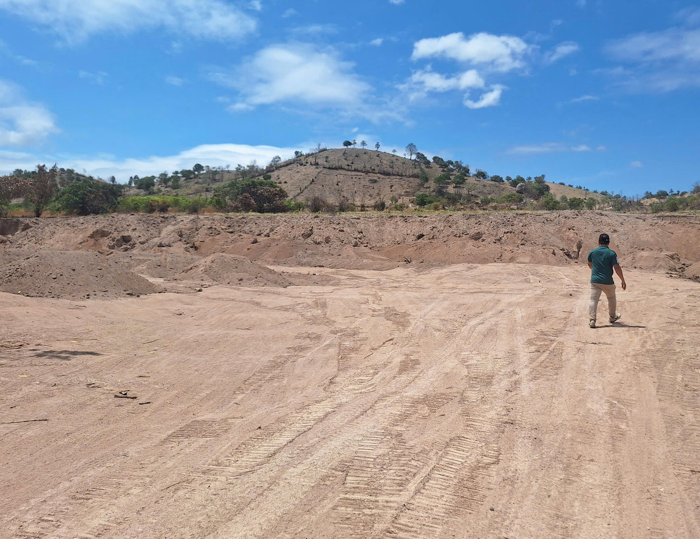 Hiện trường bãi đất thứ 3 Hiện trường bãi đất thứ 3