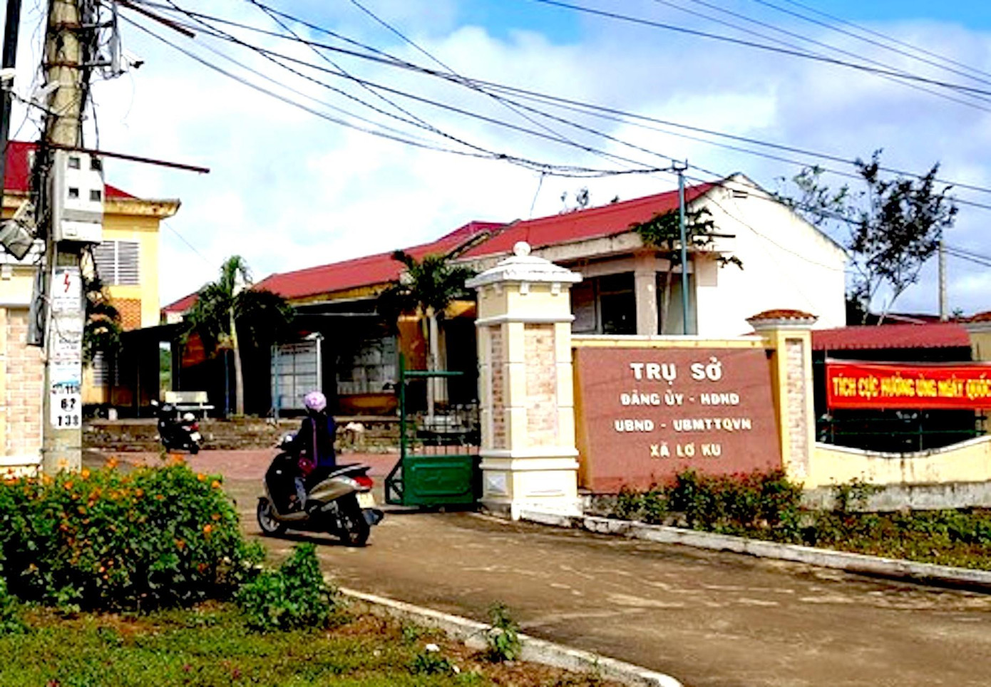 Trụ sở UBND xã Lơ Ku