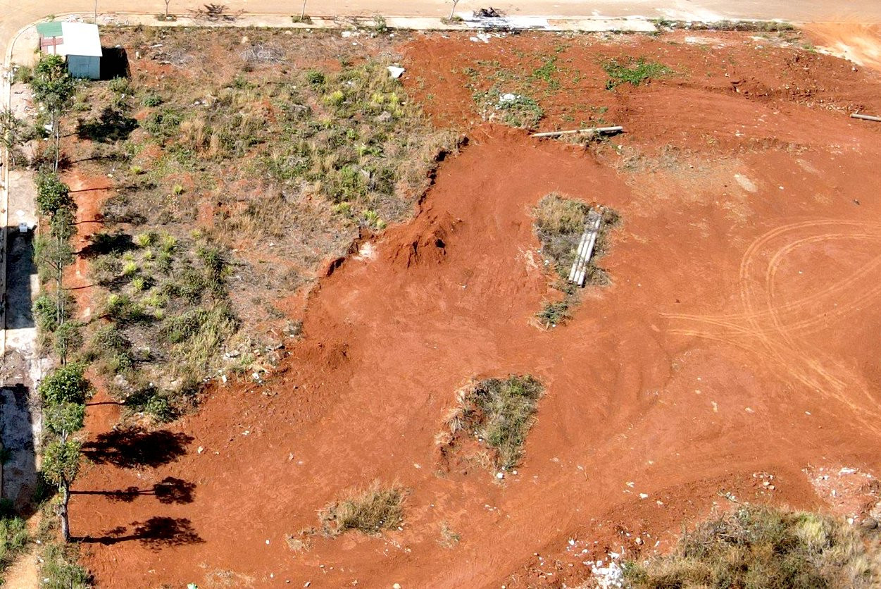 Khu đất trống với diện tích 3 ha bị bỏ hoang lãng phí.