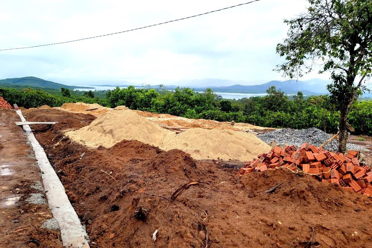 Lô đất vi phạm của ông Quyền Lô đất vi phạm của ông Quyền