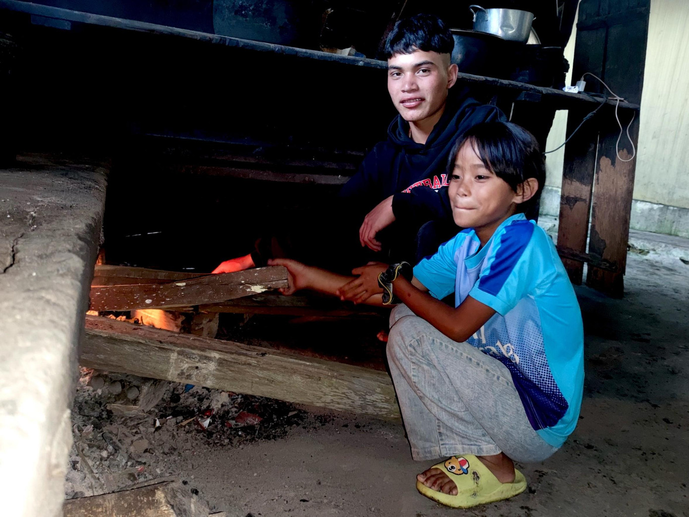 Em A Diệm (áo đen)