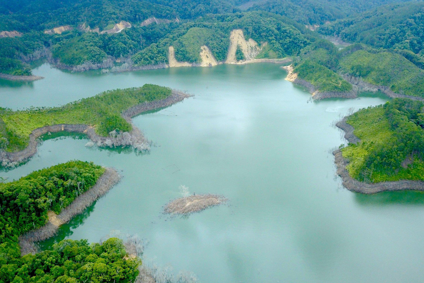 Hàng loạt sai phạm khác trước đó ở thủy điện Thượng Kon Tum đã được báo Tiền Phong phản ánh.