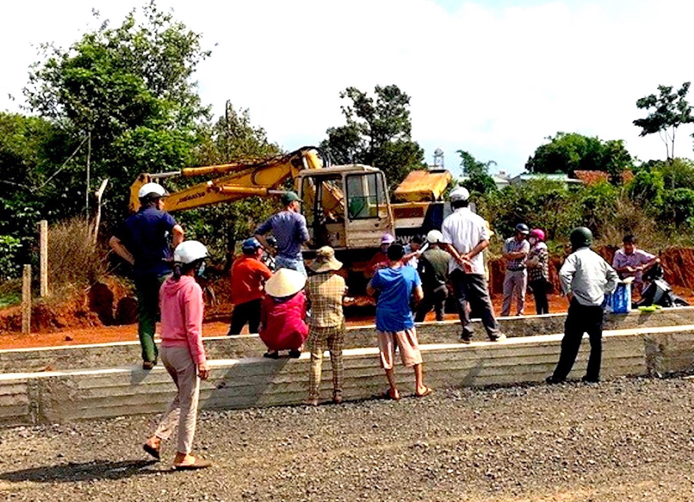 Các hộ dân ở Chư Sê thời điểm xảy ra mâu thuẫn về đất đai. Các hộ dân ở Chư Sê thời điểm xảy ra mâu thuẫn về đất đai.