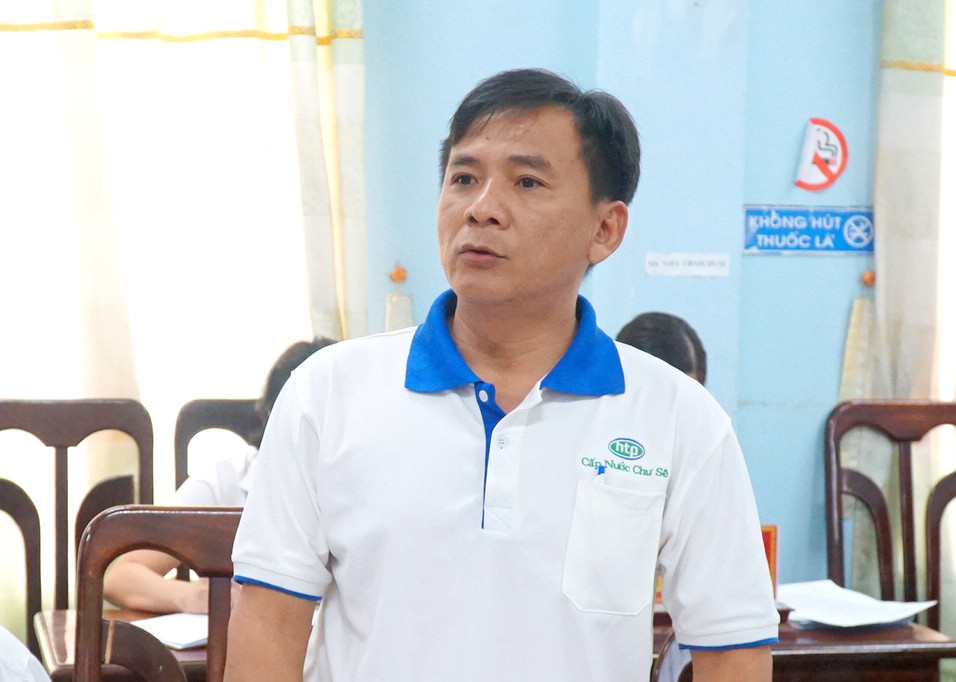 Ông Lê Vinh Thịnh - Tổng Giám đốc Công ty Cổ phần Cấp nước Chư Sê, tại cuộc họp. Ông Lê Vinh Thịnh - Tổng Giám đốc Công ty Cổ phần Cấp nước Chư Sê, tại cuộc họp.