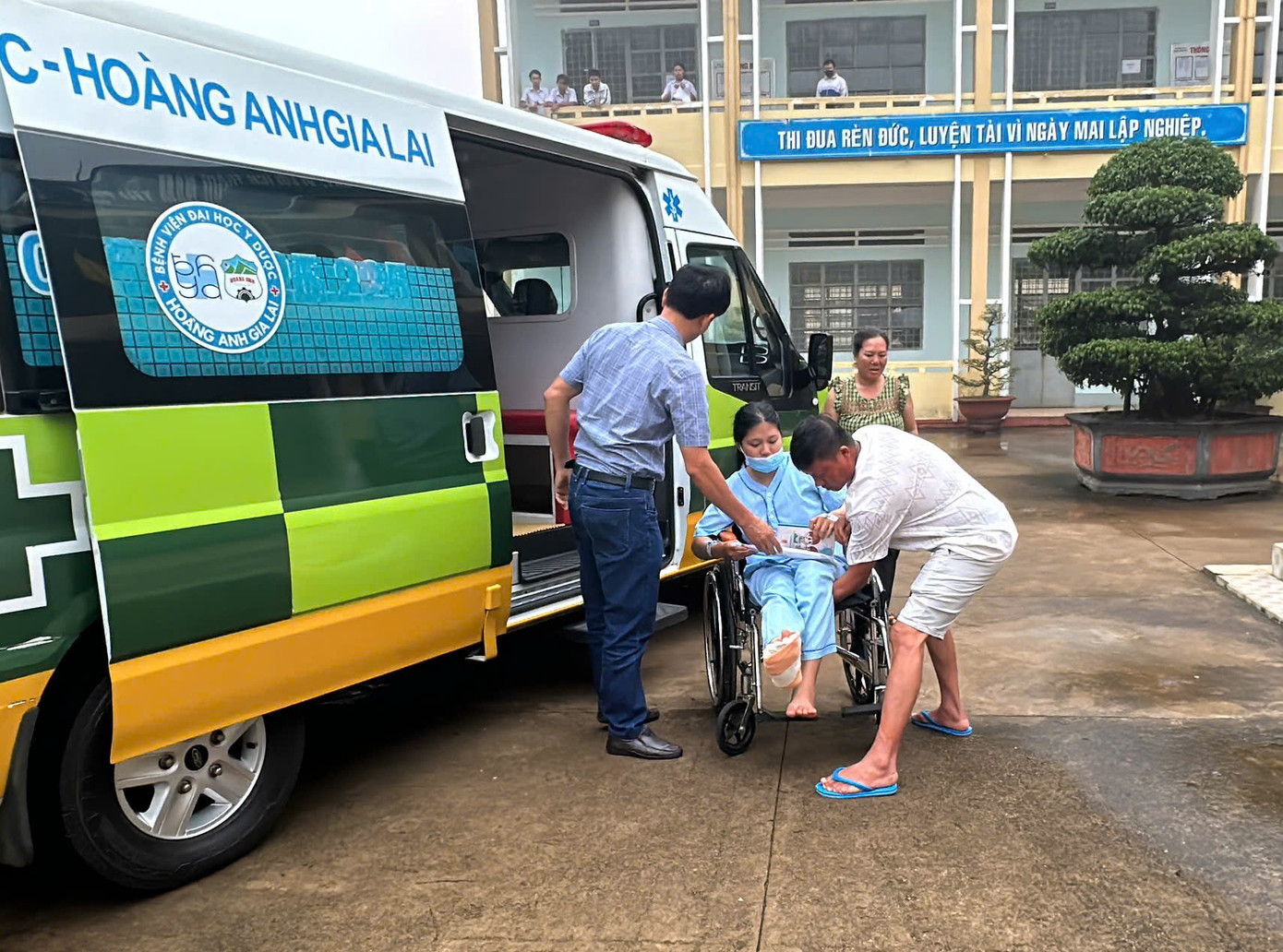 Thí sinh P.H.C.A. đến điểm thi. Thí sinh P.H.C.A. đến điểm thi.