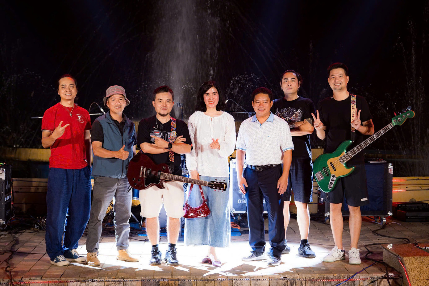 Các hoạt động trong khu phố đêm rất phong phú, như biểu diễn nghệ thuật truyền thống và đương đại, biểu diễn ánh sáng, biểu diễn thời trang; thưởng thức các món ẩm thực địa phương.