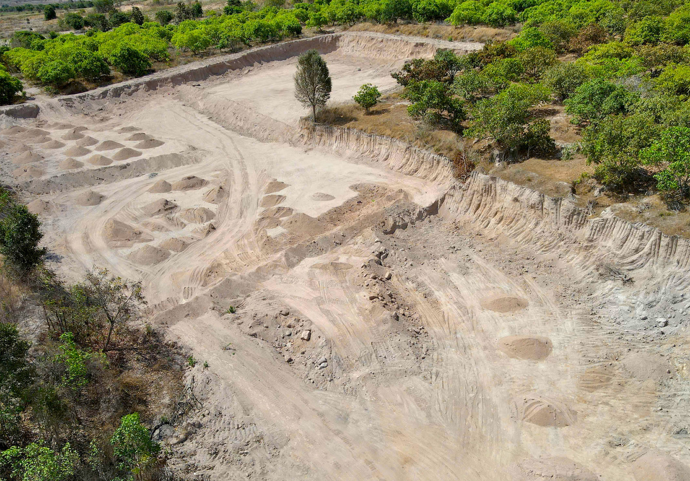 1 trong 3 vị trí đất bị khai thác trái phép