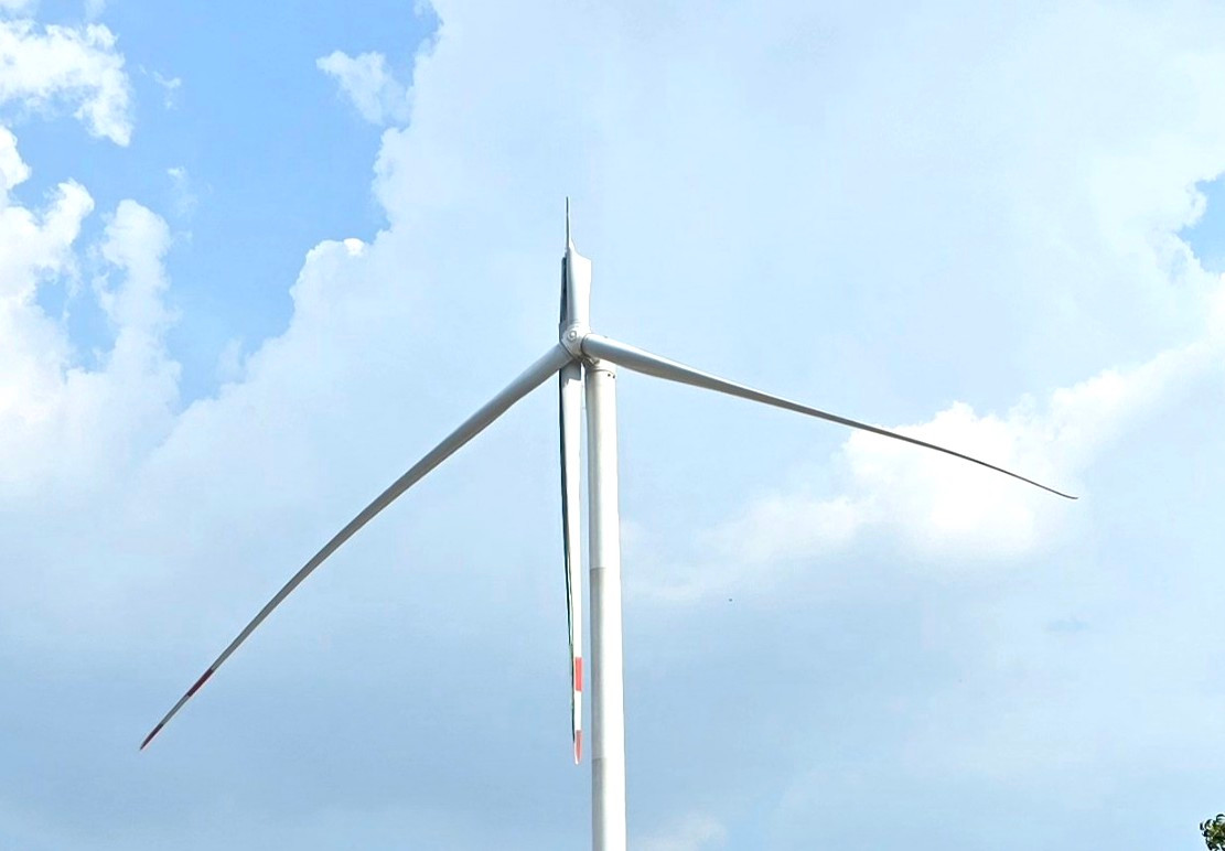 Cánh quạt gió bị hư hỏng nặng.