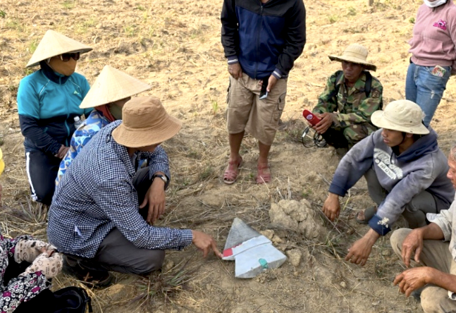 Mảnh vỡ trên cánh quạt điện gió.