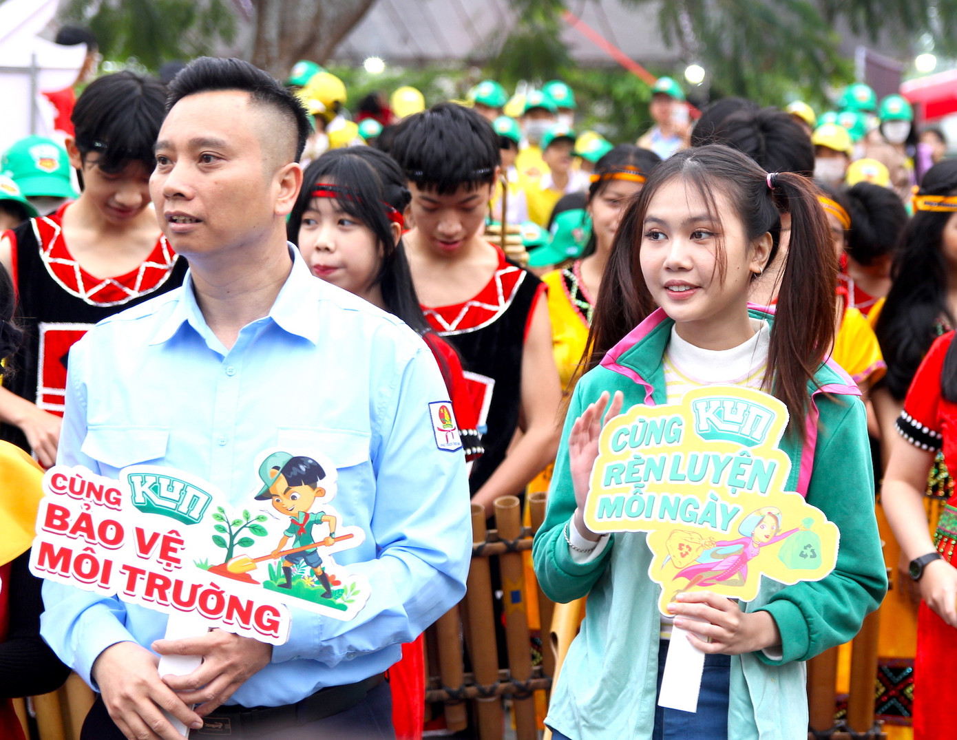 Gần 2.000 em thiếu nhi tỉnh Gia Lai thích thú tham gia hoạt động đi bộ hưởng ứng chương trình “Cùng Kun bảo vệ môi trường”.