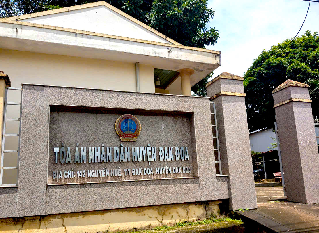 Toà án nhân dân huyện Đak Đoa, nơi ông Quân vừa nhận công tác thì bị bắt Toà án nhân dân huyện Đak Đoa, nơi ông Quân vừa nhận công tác thì bị bắt