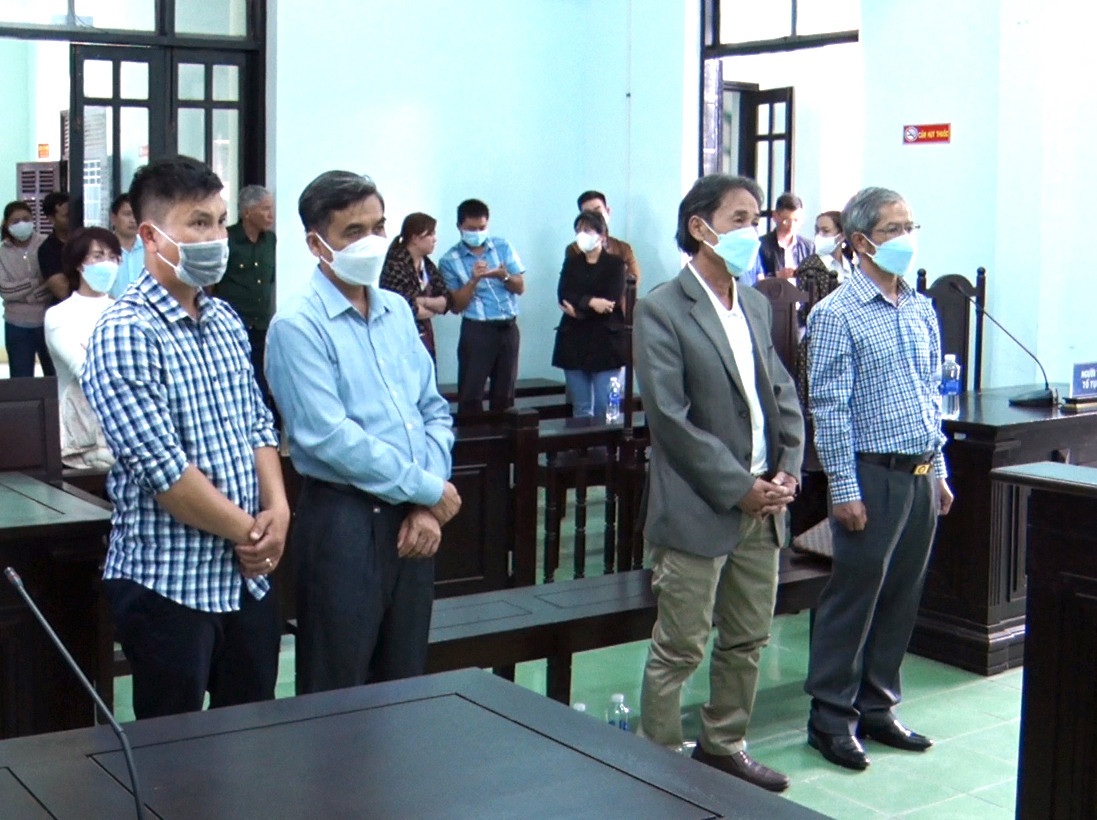 Các bị cáo tại phiên toà Các bị cáo tại phiên toà