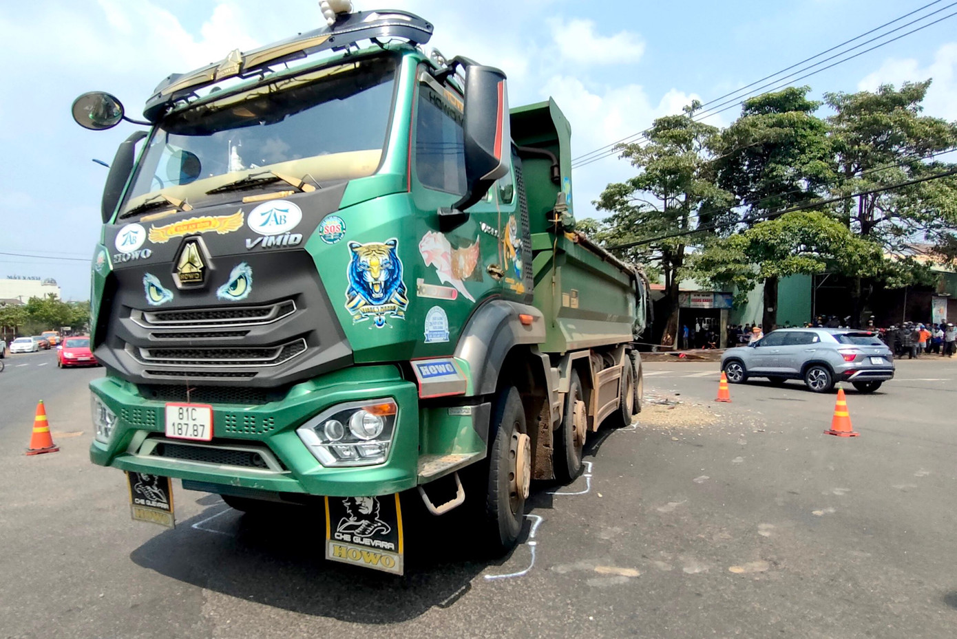 Ô tô tải biển số 81C-187.87 do tài xế Trần Duy Hùng điều khiển