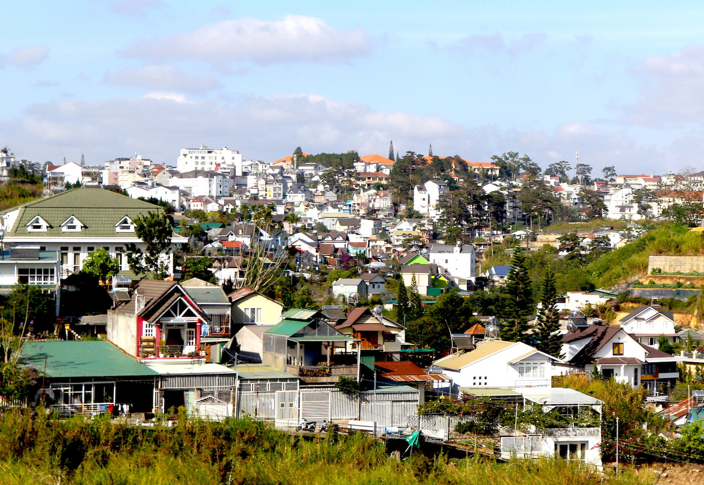 Những tưởng chẳng ai dám đầu tư vào đây, vậy mà, hỏi người dân mới biết đất ở đây đắt như "tôm tươi"