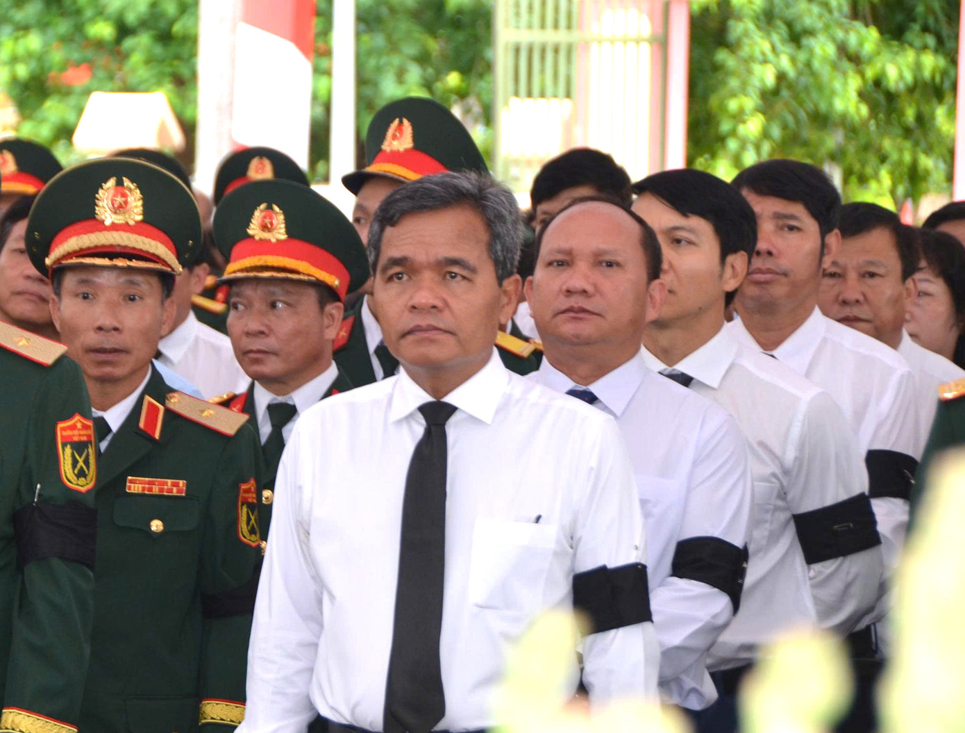 Bí thư Tỉnh uỷ Gia Lai Hồ Văn Niên cùng các đồng chí lãnh đạo tỉnh dự lễ truy điệu, an táng 23 hài cốt liệt sĩ hy sinh tại Campuchia.