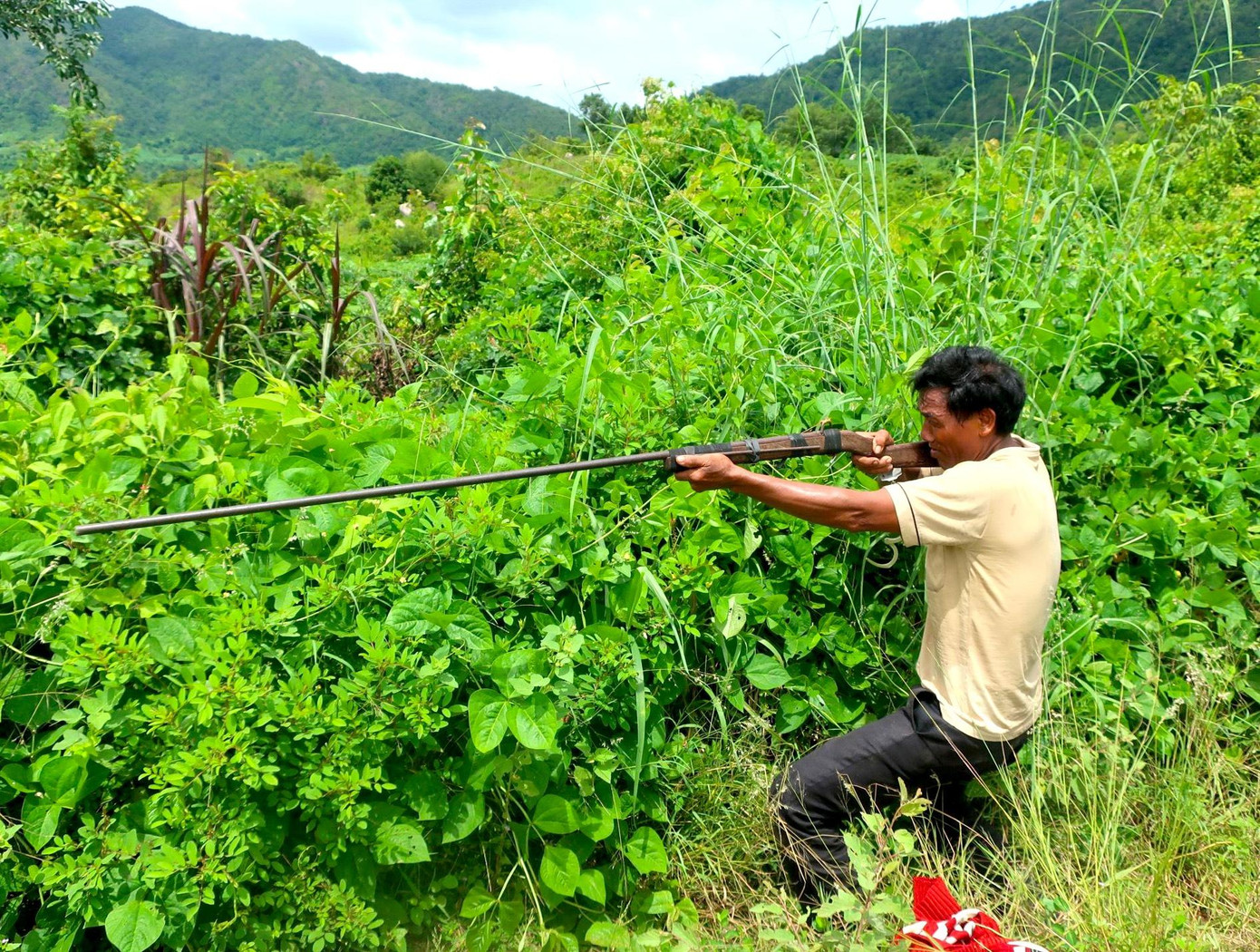 Ông Ksor Nô thực nghiệm hiện trường vụ việc Ông Ksor Nô thực nghiệm hiện trường vụ việc