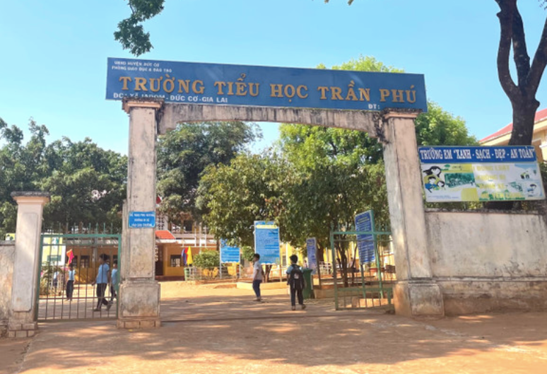 Trường Tiểu học Trần Phú, nơi ông Long công tác Trường Tiểu học Trần Phú, nơi ông Long công tác