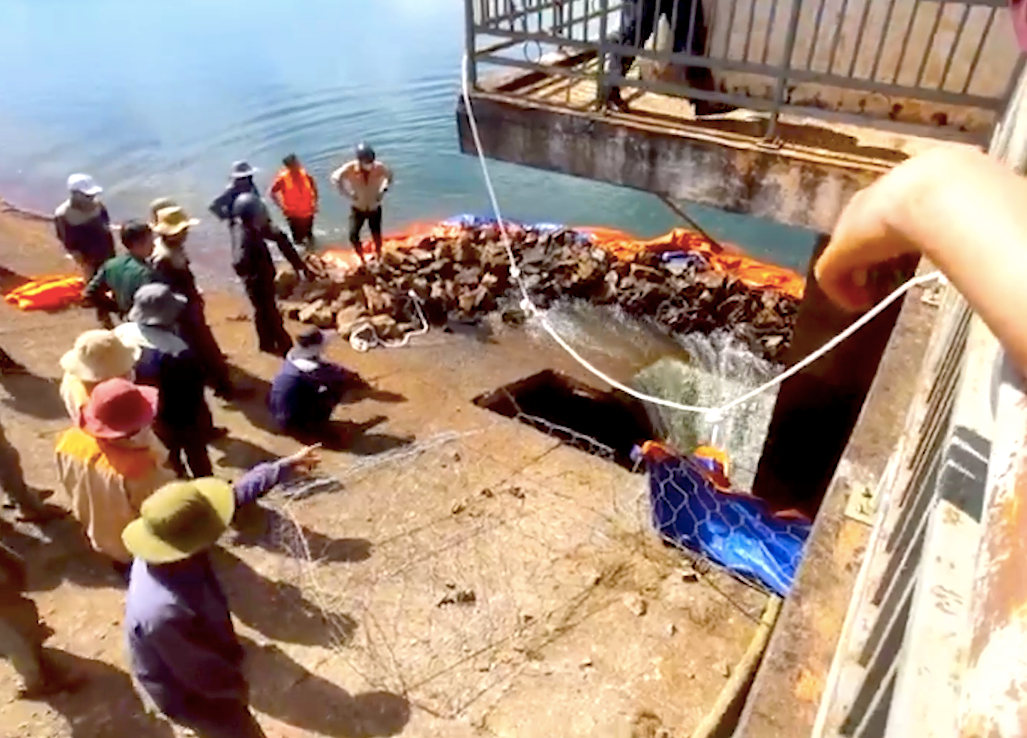 Hiện trường sự cố thủng thân đập thuỷ lợi Ia Ring