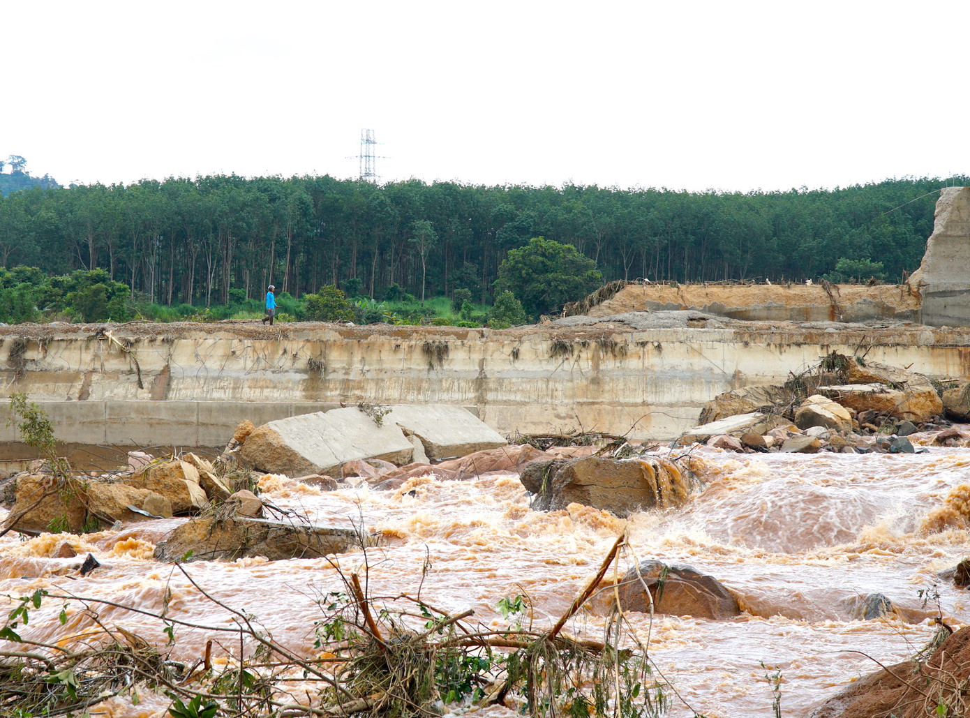 Công trình thuỷ điện Ia Glae 2 bị vỡ.