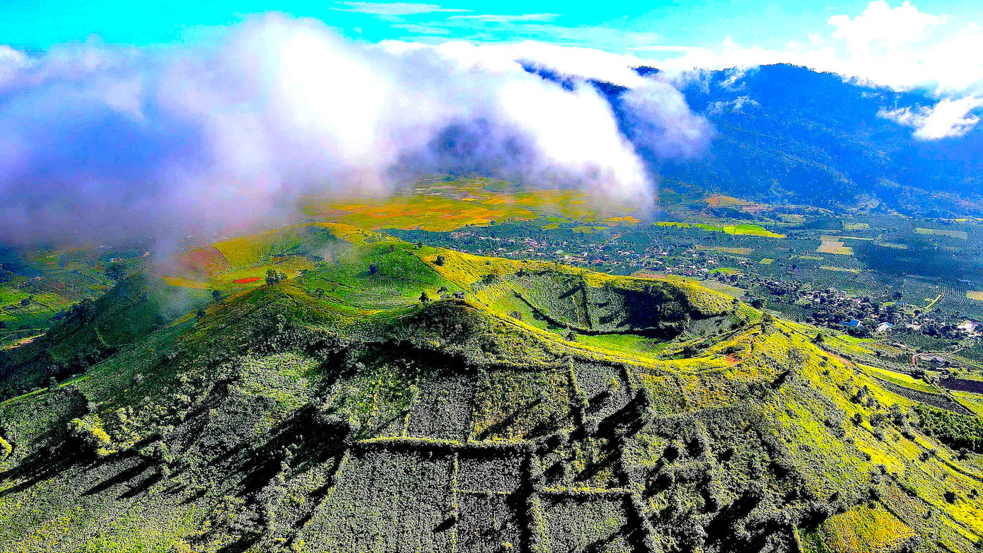 Lên đỉnh núi Chư Đăng Ya cảm giác như có thể với được mây.