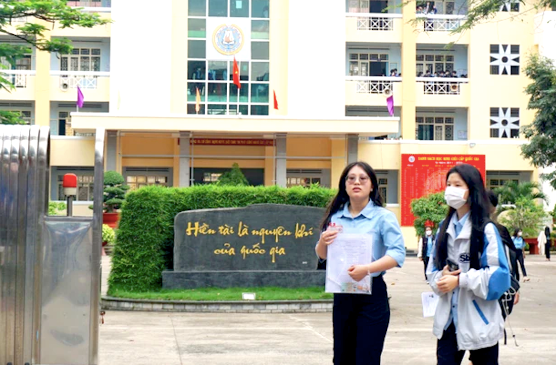 Trường THPT chuyên Hùng Vương