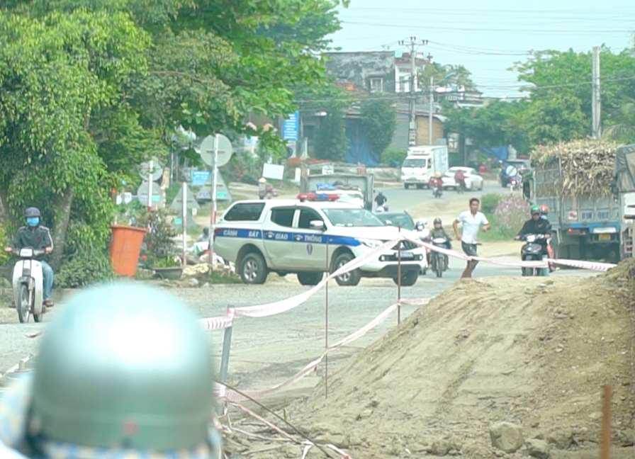 Xe tuần tra kiểm soát của Đội 3 trên tuyến quốc lộ 19 Xe tuần tra kiểm soát của Đội 3 trên tuyến quốc lộ 19