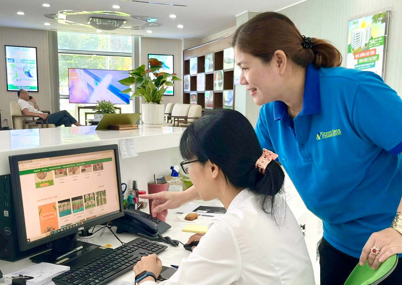 Các sản phẩm được trưng bày bằng hình thức triển lãm trực tuyến Các sản phẩm được trưng bày bằng hình thức triển lãm trực tuyến