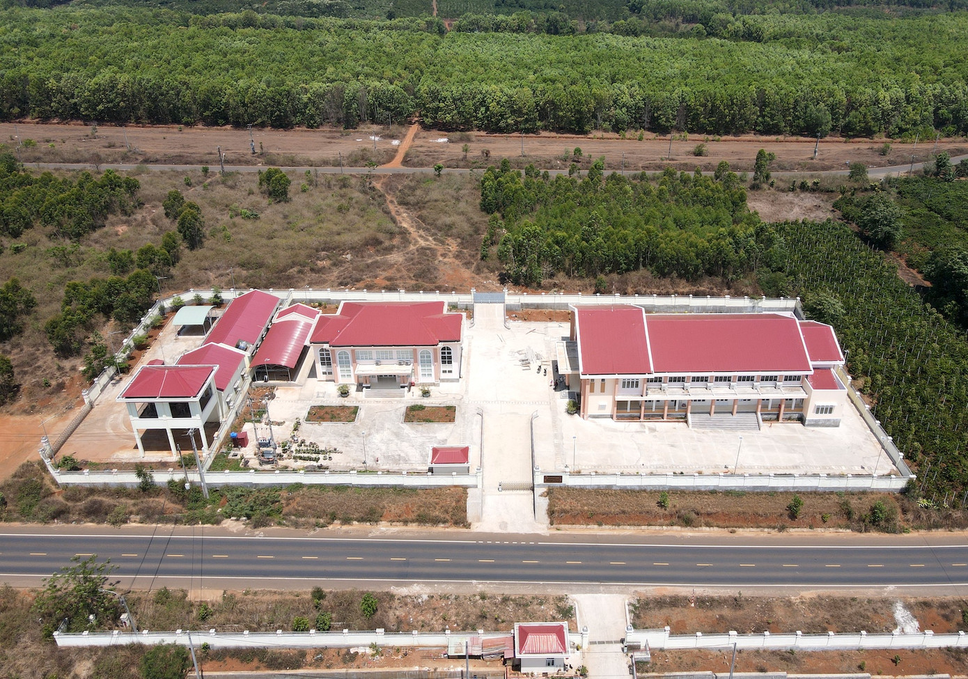 Khu hội nghị và làm việc gần nửa năm mới tổ chức một buổi tập huấn. Khu hội nghị và làm việc gần nửa năm mới tổ chức một buổi tập huấn.