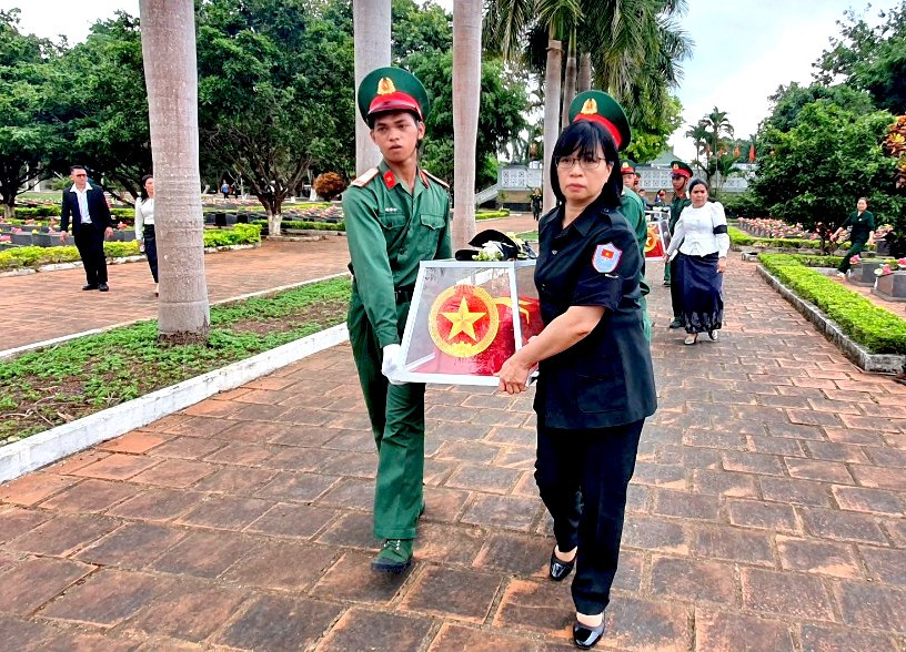 Di chuyển hài cốt liệt sĩ về vị trí an táng Di chuyển hài cốt liệt sĩ về vị trí an táng