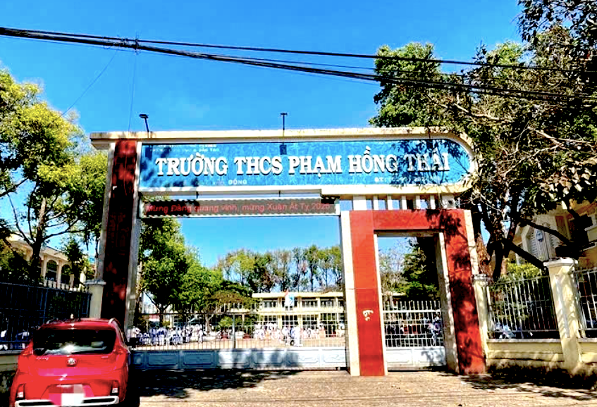 Trường THCS Phạm Hồng Thái, nơi em Y. học