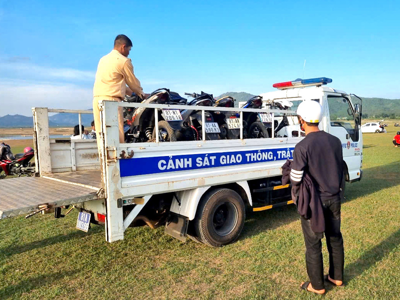 Cảnh sát Giao thông thu giữ các xe vi phạm