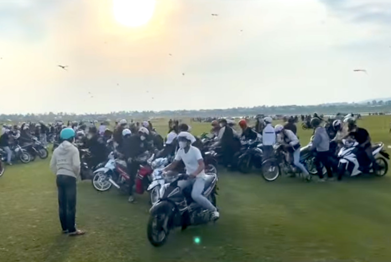 Nhóm thanh thiếu niên có biểu hiện đua xe trái phép hoảng loạn khi thấy lực lượng công an