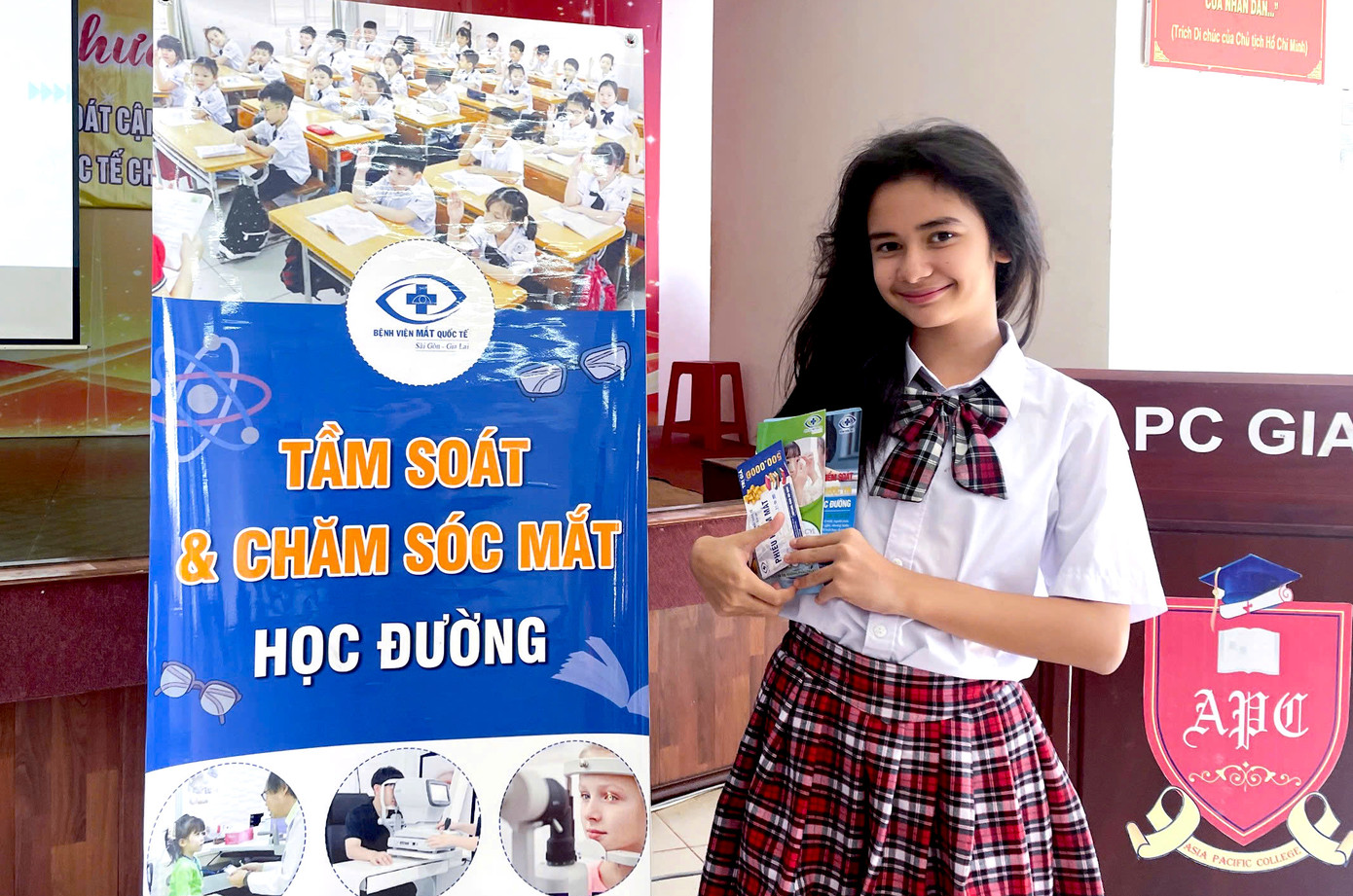 Học sinh Trường Quốc tế Châu Á Thái Bình Dương Gia Lai tới khám tầm soát bệnh lý về mắt