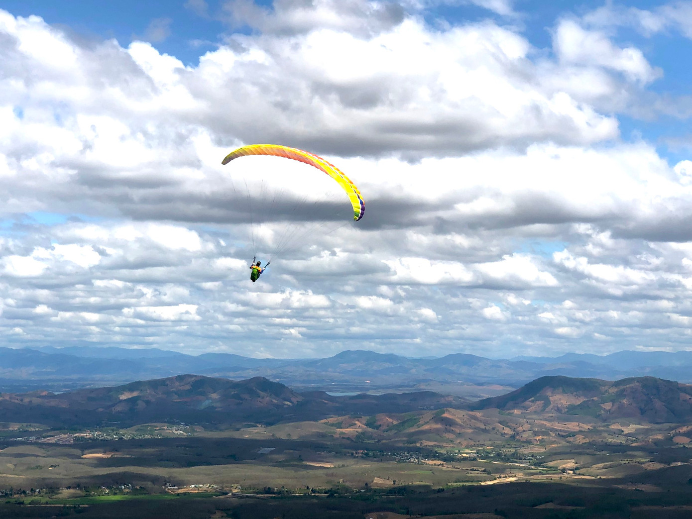 Từ trên đồi Sạc Ly có thể nhìn thấy bao quát cả huyện Sa Thầy, dòng sông Pô Kô, TP.Kon Tum và các huyện khác xung quanh. Từ trên đồi Sạc Ly có thể nhìn thấy bao quát cả huyện Sa Thầy, dòng sông Pô Kô, TP.Kon Tum và các huyện khác xung quanh.