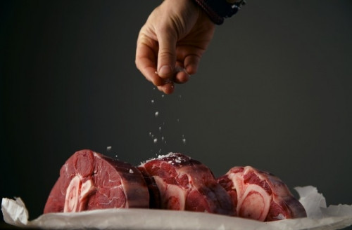 Không nên trữ đông thịt trong ngăn đá quá 5 ngày. Ảnh minh họa.