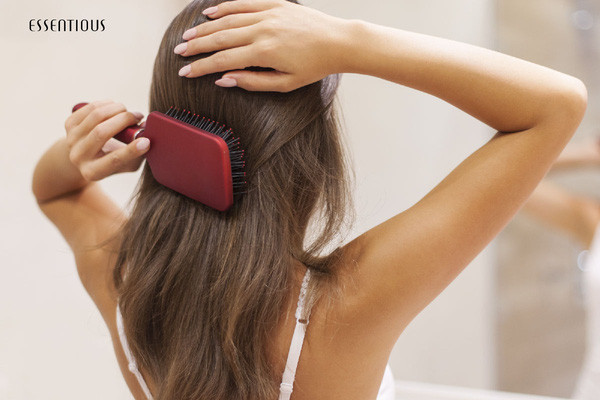 Điều quan trọng bạn cần phải biết khi dùng lược chải tóc ảnh 1
