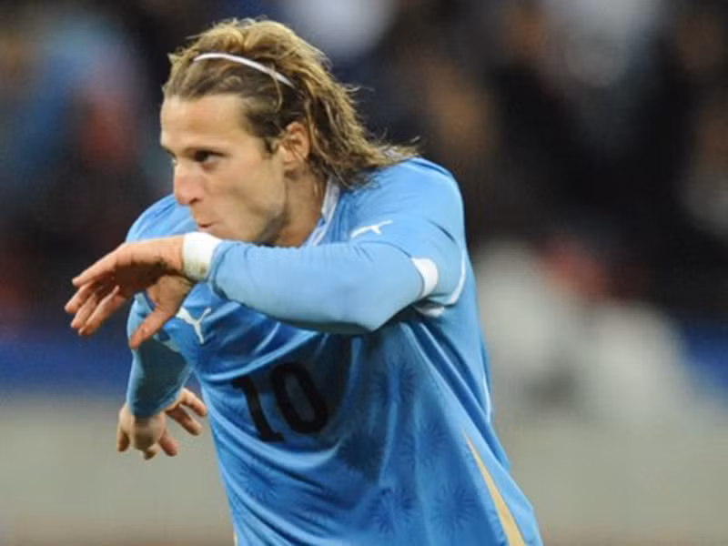 Tiền đạo Diego Forlan