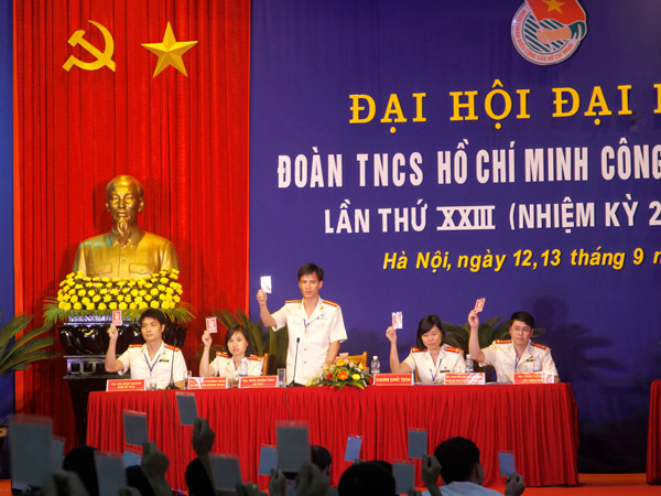 Đại hội đã thông qua chương trình và quy chế đại hội để tiến hành bầu ra Ban Chấp hành Đoàn TNCS Hồ Chí Minh Công an Tp. Hà Nội khóa XXIII (2012 – 2017) 