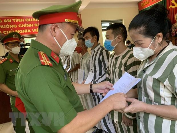 Trao quyết định đặc xá cho các phạm nhân. (Ảnh:Thanh Vân/TTXVN) Trao quyết định đặc xá cho các phạm nhân. (Ảnh:Thanh Vân/TTXVN)