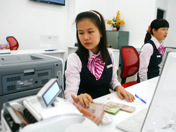 Việc chi thù lao hàng triệu USD cho HĐQT và BKS các ngân hàng góp phần đẩy chi phí ngân hàng lên cao Ảnh minh họa: Hồng Vĩnh