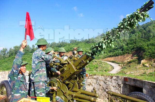 Sẵn sàng đánh địch bổ nhào. Sẵn sàng đánh địch bổ nhào