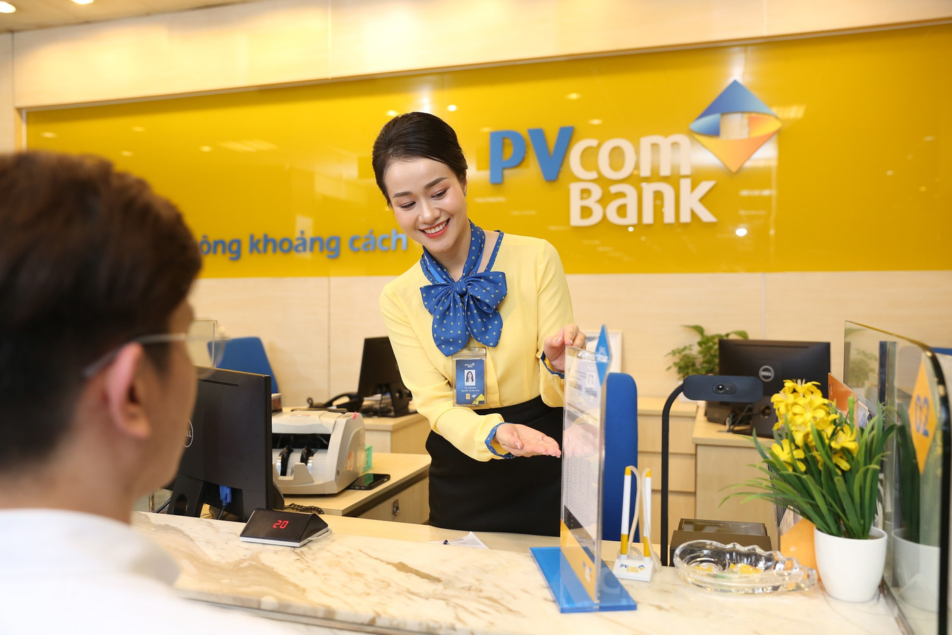 PVcomBank cung cấp gói giải pháp tài chính toàn diện cho khách hàng hưởng an sinh xã hội ảnh 1